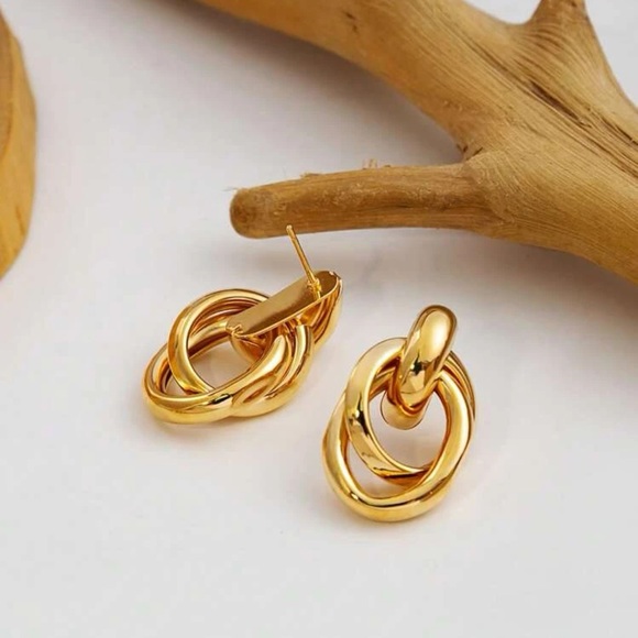 Chunky Gold classic statement earrings ✨ - Picture 2 of 4